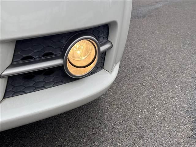 スイフト スポーツリミテッド 禁煙車 HDDナビ HIDヘッドライト スマートキー 純正16インチAW ETC パワーウィンドウ オートエアコン パワーステアリング 運転席エアバッグ 助手席エアバッグ 電動格納ミラー(11枚目)