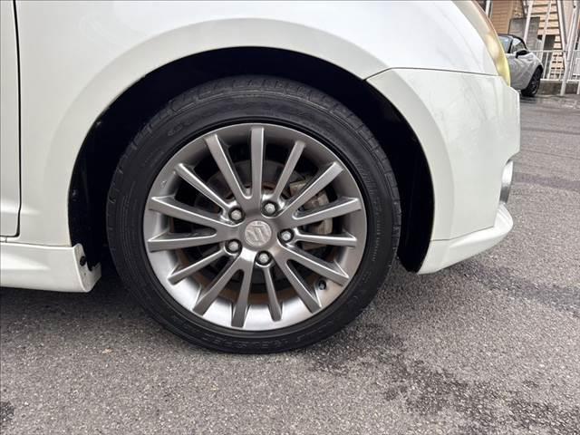 スイフト スポーツリミテッド 禁煙車 HDDナビ HIDヘッドライト スマートキー 純正16インチAW ETC パワーウィンドウ オートエアコン パワーステアリング 運転席エアバッグ 助手席エアバッグ 電動格納ミラー(12枚目)