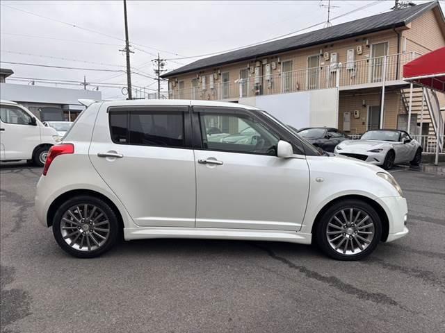 スイフト スポーツリミテッド 禁煙車 HDDナビ HIDヘッドライト スマートキー 純正16インチAW ETC パワーウィンドウ オートエアコン パワーステアリング 運転席エアバッグ 助手席エアバッグ 電動格納ミラー(16枚目)