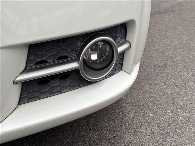 スイフト スポーツリミテッド 禁煙車 HDDナビ HIDヘッドライト スマートキー 純正16インチAW ETC パワーウィンドウ オートエアコン パワーステアリング 運転席エアバッグ 助手席エアバッグ 電動格納ミラー(23枚目)