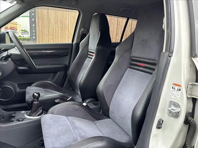 スイフト スポーツリミテッド 禁煙車 HDDナビ HIDヘッドライト スマートキー 純正16インチAW ETC パワーウィンドウ オートエアコン パワーステアリング 運転席エアバッグ 助手席エアバッグ 電動格納ミラー(34枚目)