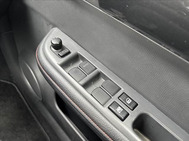 スイフト スポーツリミテッド 禁煙車 HDDナビ HIDヘッドライト スマートキー 純正16インチAW ETC パワーウィンドウ オートエアコン パワーステアリング 運転席エアバッグ 助手席エアバッグ 電動格納ミラー(40枚目)