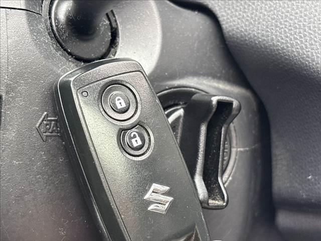 スイフト スポーツリミテッド 禁煙車 HDDナビ HIDヘッドライト スマートキー 純正16インチAW ETC パワーウィンドウ オートエアコン パワーステアリング 運転席エアバッグ 助手席エアバッグ 電動格納ミラー(41枚目)