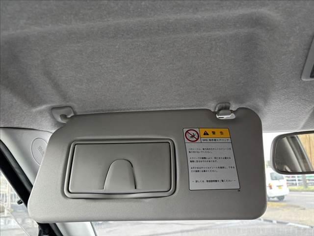 スイフト スポーツリミテッド 禁煙車 HDDナビ HIDヘッドライト スマートキー 純正16インチAW ETC パワーウィンドウ オートエアコン パワーステアリング 運転席エアバッグ 助手席エアバッグ 電動格納ミラー(50枚目)