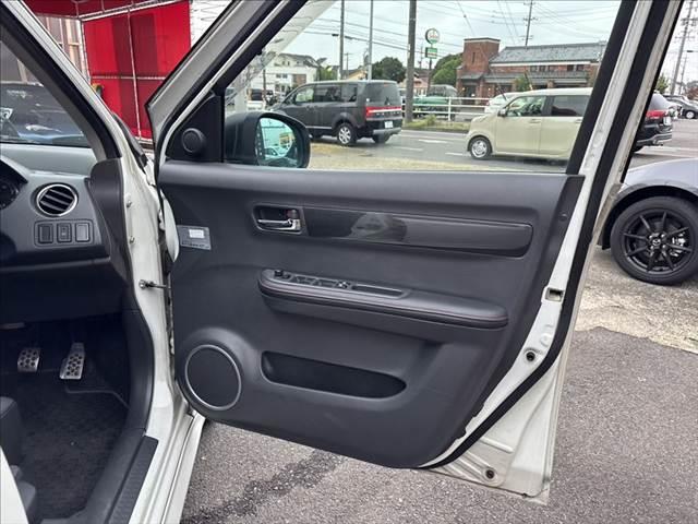 スイフト スポーツリミテッド 禁煙車 HDDナビ HIDヘッドライト スマートキー 純正16インチAW ETC パワーウィンドウ オートエアコン パワーステアリング 運転席エアバッグ 助手席エアバッグ 電動格納ミラー(56枚目)