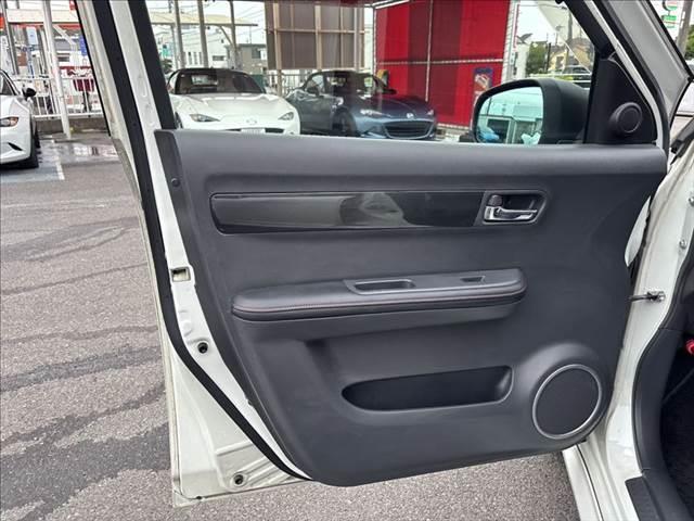 スイフト スポーツリミテッド 禁煙車 HDDナビ HIDヘッドライト スマートキー 純正16インチAW ETC パワーウィンドウ オートエアコン パワーステアリング 運転席エアバッグ 助手席エアバッグ 電動格納ミラー(62枚目)