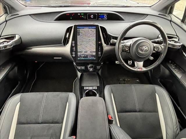プリウスPHV Sナビパッケージ・GRスポーツ 純正11.6型SDナビ 5人乗り (後期型) フルセグTV バックカメラ ETC2.0 Bluetooth LEDヘッドライト 禁煙車 衝突軽減ブレーキ レーダークルーズコントロール シートヒーター(3枚目)