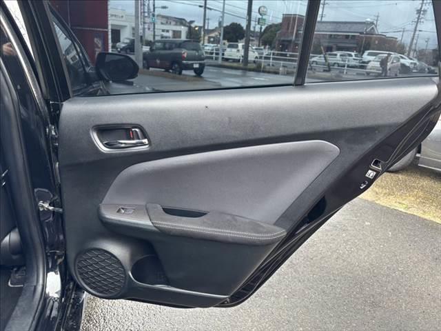 プリウスPHV Sナビパッケージ・GRスポーツ 純正11.6型SDナビ 5人乗り (後期型) フルセグTV バックカメラ ETC2.0 Bluetooth LEDヘッドライト 禁煙車 衝突軽減ブレーキ レーダークルーズコントロール シートヒーター(63枚目)