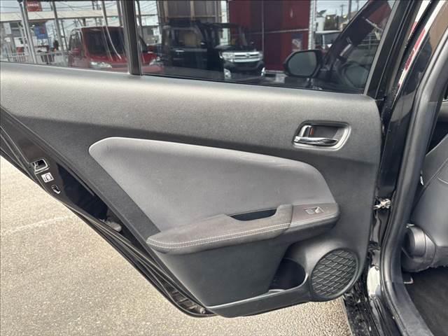 プリウスPHV Sナビパッケージ・GRスポーツ 純正11.6型SDナビ 5人乗り (後期型) フルセグTV バックカメラ ETC2.0 Bluetooth LEDヘッドライト 禁煙車 衝突軽減ブレーキ レーダークルーズコントロール シートヒーター(69枚目)