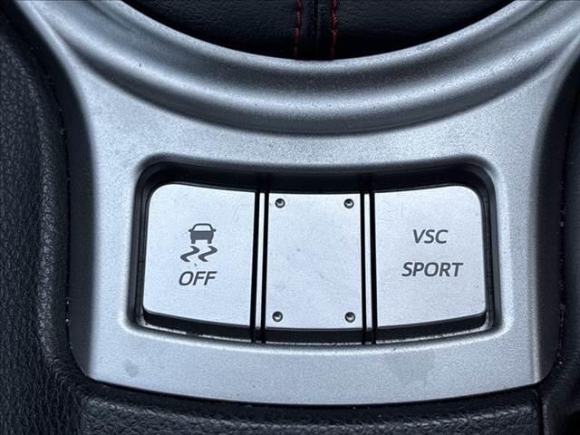 ８６ ＧＴ　純正ＳＤナビ　フルセグＴＶ　禁煙車　Ｂｌｕｅｔｏｏｔｈ　ＥＴＣ　スマートキー　ＨＩＤヘッドライト　ミュージックサーバー　盗難防止装置　ＵＳＢポート　純正１７インチアルミホイール（6枚目）