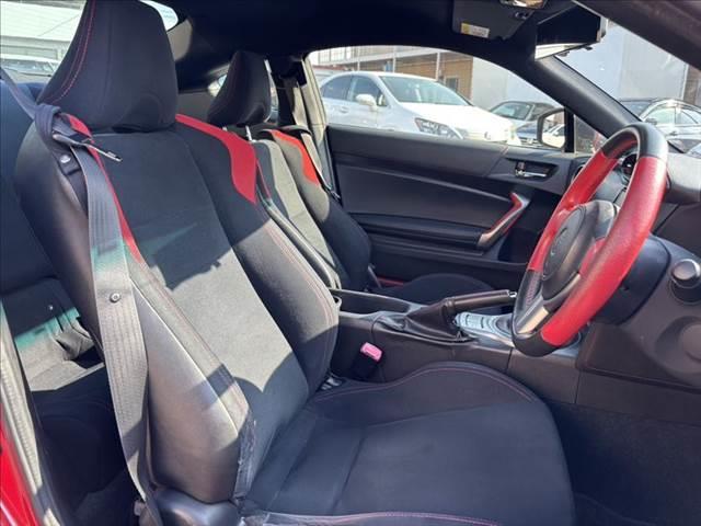 ８６ ＧＴ　純正ＳＤナビ　フルセグＴＶ　禁煙車　Ｂｌｕｅｔｏｏｔｈ　ＥＴＣ　スマートキー　ＨＩＤヘッドライト　ミュージックサーバー　盗難防止装置　ＵＳＢポート　純正１７インチアルミホイール（7枚目）
