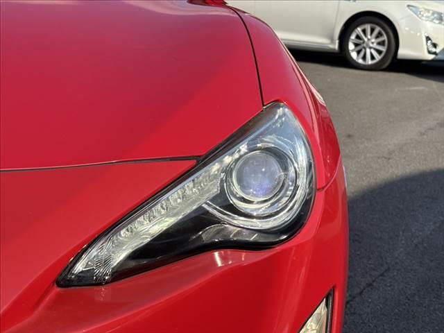 ８６ ＧＴ　純正ＳＤナビ　フルセグＴＶ　禁煙車　Ｂｌｕｅｔｏｏｔｈ　ＥＴＣ　スマートキー　ＨＩＤヘッドライト　ミュージックサーバー　盗難防止装置　ＵＳＢポート　純正１７インチアルミホイール（11枚目）