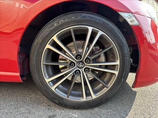 ８６ ＧＴ　純正ＳＤナビ　フルセグＴＶ　禁煙車　Ｂｌｕｅｔｏｏｔｈ　ＥＴＣ　スマートキー　ＨＩＤヘッドライト　ミュージックサーバー　盗難防止装置　ＵＳＢポート　純正１７インチアルミホイール（13枚目）