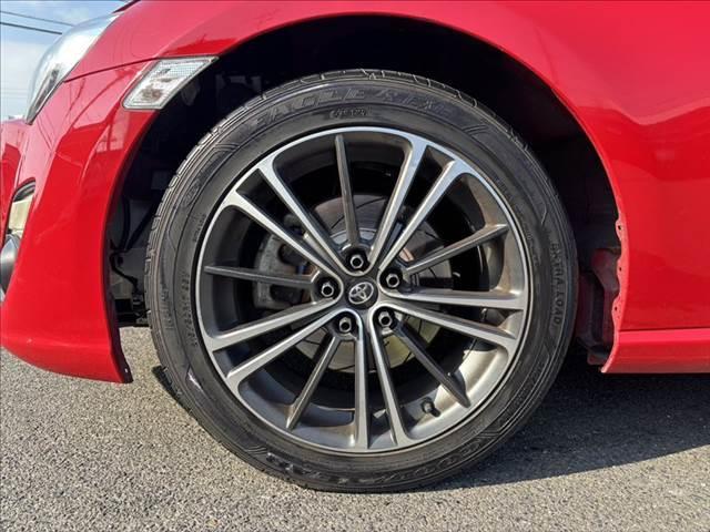 ８６ ＧＴ　純正ＳＤナビ　フルセグＴＶ　禁煙車　Ｂｌｕｅｔｏｏｔｈ　ＥＴＣ　スマートキー　ＨＩＤヘッドライト　ミュージックサーバー　盗難防止装置　ＵＳＢポート　純正１７インチアルミホイール（29枚目）