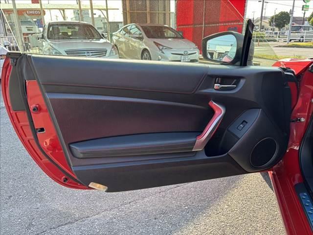 ８６ ＧＴ　純正ＳＤナビ　フルセグＴＶ　禁煙車　Ｂｌｕｅｔｏｏｔｈ　ＥＴＣ　スマートキー　ＨＩＤヘッドライト　ミュージックサーバー　盗難防止装置　ＵＳＢポート　純正１７インチアルミホイール（62枚目）