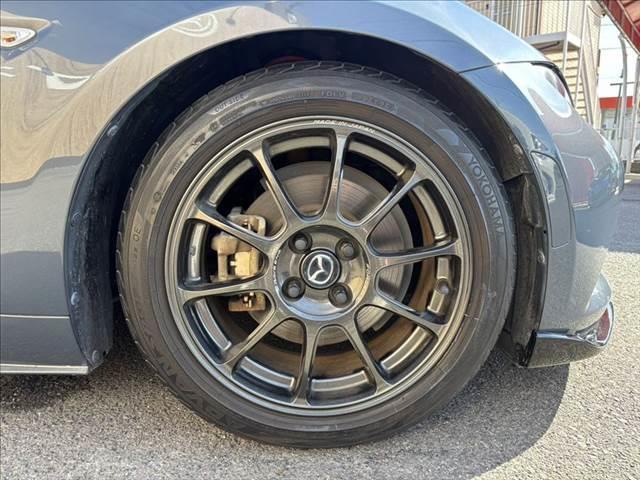 ロードスター NR-A 6速マニュアル 衝突軽減ブレーキ 禁煙車 LEDヘッドライト スマートキー コーナーセンサー USBポート ETC RAYS製16インチアルミホイール ブラインドスポットモニター フロントリップ(10枚目)