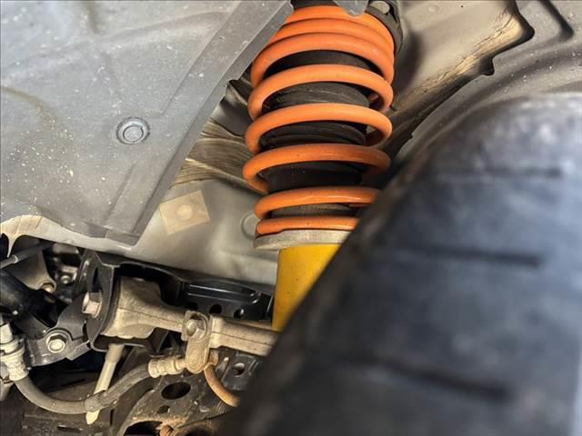 ロードスター NR-A 6速マニュアル 衝突軽減ブレーキ 禁煙車 LEDヘッドライト スマートキー コーナーセンサー USBポート ETC RAYS製16インチアルミホイール ブラインドスポットモニター フロントリップ(11枚目)