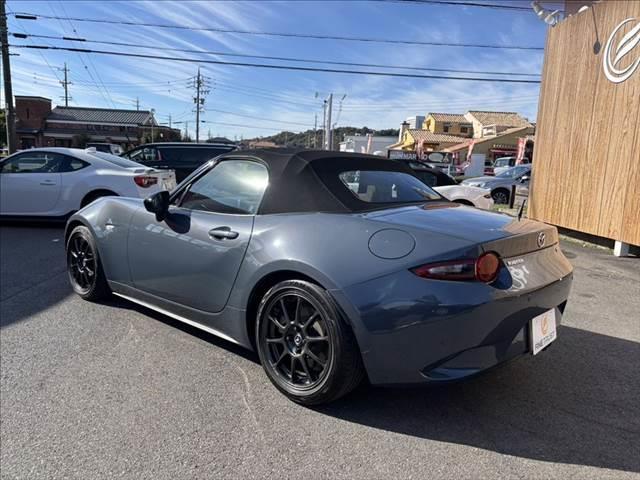 ロードスター NR-A 6速マニュアル 衝突軽減ブレーキ 禁煙車 LEDヘッドライト スマートキー コーナーセンサー USBポート ETC RAYS製16インチアルミホイール ブラインドスポットモニター フロントリップ(17枚目)