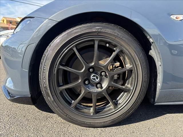 ロードスター NR-A 6速マニュアル 衝突軽減ブレーキ 禁煙車 LEDヘッドライト スマートキー コーナーセンサー USBポート ETC RAYS製16インチアルミホイール ブラインドスポットモニター フロントリップ(24枚目)