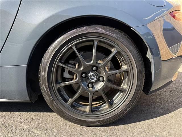 ロードスター NR-A 6速マニュアル 衝突軽減ブレーキ 禁煙車 LEDヘッドライト スマートキー コーナーセンサー USBポート ETC RAYS製16インチアルミホイール ブラインドスポットモニター フロントリップ(25枚目)