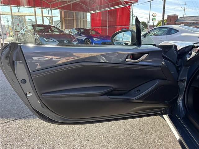 ロードスター NR-A 6速マニュアル 衝突軽減ブレーキ 禁煙車 LEDヘッドライト スマートキー コーナーセンサー USBポート ETC RAYS製16インチアルミホイール ブラインドスポットモニター フロントリップ(49枚目)