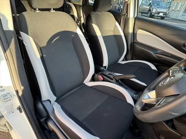 ノート ｅ－パワー　Ｘ　ユーザー買取車　純正ＳＤナビ　アラウンドビューモニター　衝突軽減ブレーキ　デジタルインナーミラー　Ｂｌｕｅｔｏｏｔｈ　フルセグＴＶ　スマートキー　禁煙車　コーナーセンサー　ＥＴＣ　純正１５インチアルミ（9枚目）