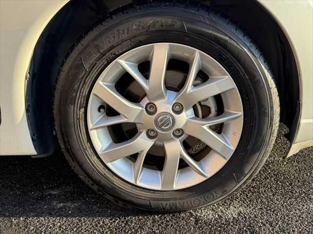 ノート ｅ－パワー　Ｘ　ユーザー買取車　純正ＳＤナビ　アラウンドビューモニター　衝突軽減ブレーキ　デジタルインナーミラー　Ｂｌｕｅｔｏｏｔｈ　フルセグＴＶ　スマートキー　禁煙車　コーナーセンサー　ＥＴＣ　純正１５インチアルミ（14枚目）