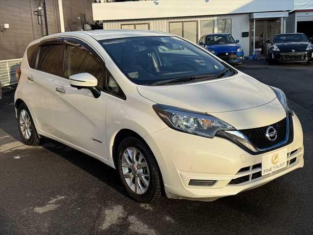 ノート ｅ－パワー　Ｘ　ユーザー買取車　純正ＳＤナビ　アラウンドビューモニター　衝突軽減ブレーキ　デジタルインナーミラー　Ｂｌｕｅｔｏｏｔｈ　フルセグＴＶ　スマートキー　禁煙車　コーナーセンサー　ＥＴＣ　純正１５インチアルミ（16枚目）