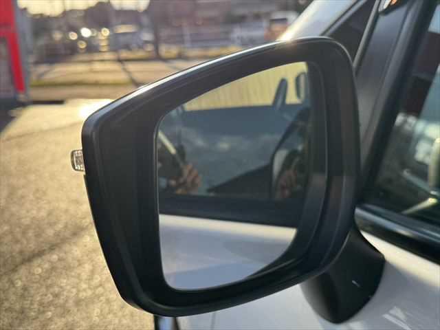 ノート ｅ－パワー　Ｘ　ユーザー買取車　純正ＳＤナビ　アラウンドビューモニター　衝突軽減ブレーキ　デジタルインナーミラー　Ｂｌｕｅｔｏｏｔｈ　フルセグＴＶ　スマートキー　禁煙車　コーナーセンサー　ＥＴＣ　純正１５インチアルミ（28枚目）