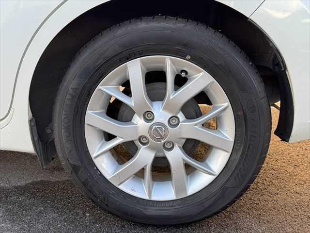 ノート ｅ－パワー　Ｘ　ユーザー買取車　純正ＳＤナビ　アラウンドビューモニター　衝突軽減ブレーキ　デジタルインナーミラー　Ｂｌｕｅｔｏｏｔｈ　フルセグＴＶ　スマートキー　禁煙車　コーナーセンサー　ＥＴＣ　純正１５インチアルミ（31枚目）