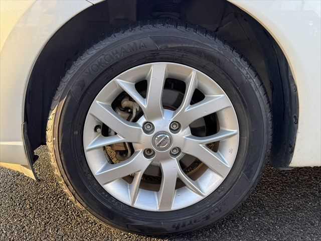ノート ｅ－パワー　Ｘ　ユーザー買取車　純正ＳＤナビ　アラウンドビューモニター　衝突軽減ブレーキ　デジタルインナーミラー　Ｂｌｕｅｔｏｏｔｈ　フルセグＴＶ　スマートキー　禁煙車　コーナーセンサー　ＥＴＣ　純正１５インチアルミ（32枚目）
