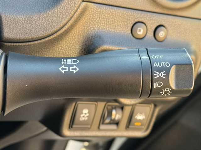 ノート ｅ－パワー　Ｘ　ユーザー買取車　純正ＳＤナビ　アラウンドビューモニター　衝突軽減ブレーキ　デジタルインナーミラー　Ｂｌｕｅｔｏｏｔｈ　フルセグＴＶ　スマートキー　禁煙車　コーナーセンサー　ＥＴＣ　純正１５インチアルミ（39枚目）