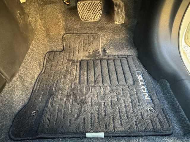 ノート ｅ－パワー　Ｘ　ユーザー買取車　純正ＳＤナビ　アラウンドビューモニター　衝突軽減ブレーキ　デジタルインナーミラー　Ｂｌｕｅｔｏｏｔｈ　フルセグＴＶ　スマートキー　禁煙車　コーナーセンサー　ＥＴＣ　純正１５インチアルミ（55枚目）