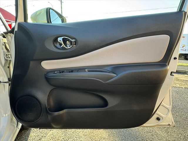 ノート ｅ－パワー　Ｘ　ユーザー買取車　純正ＳＤナビ　アラウンドビューモニター　衝突軽減ブレーキ　デジタルインナーミラー　Ｂｌｕｅｔｏｏｔｈ　フルセグＴＶ　スマートキー　禁煙車　コーナーセンサー　ＥＴＣ　純正１５インチアルミ（56枚目）