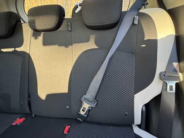 ノート ｅ－パワー　Ｘ　ユーザー買取車　純正ＳＤナビ　アラウンドビューモニター　衝突軽減ブレーキ　デジタルインナーミラー　Ｂｌｕｅｔｏｏｔｈ　フルセグＴＶ　スマートキー　禁煙車　コーナーセンサー　ＥＴＣ　純正１５インチアルミ（61枚目）