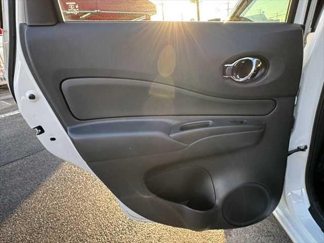 ノート ｅ－パワー　Ｘ　ユーザー買取車　純正ＳＤナビ　アラウンドビューモニター　衝突軽減ブレーキ　デジタルインナーミラー　Ｂｌｕｅｔｏｏｔｈ　フルセグＴＶ　スマートキー　禁煙車　コーナーセンサー　ＥＴＣ　純正１５インチアルミ（64枚目）