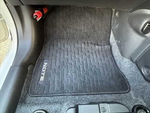 ノート ｅ－パワー　Ｘ　ユーザー買取車　純正ＳＤナビ　アラウンドビューモニター　衝突軽減ブレーキ　デジタルインナーミラー　Ｂｌｕｅｔｏｏｔｈ　フルセグＴＶ　スマートキー　禁煙車　コーナーセンサー　ＥＴＣ　純正１５インチアルミ（67枚目）