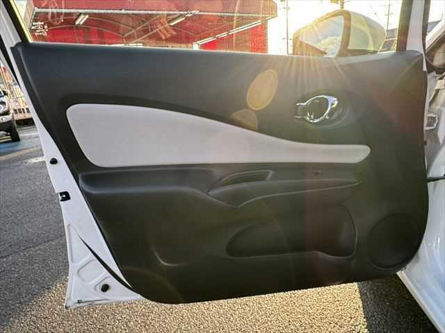 ノート ｅ－パワー　Ｘ　ユーザー買取車　純正ＳＤナビ　アラウンドビューモニター　衝突軽減ブレーキ　デジタルインナーミラー　Ｂｌｕｅｔｏｏｔｈ　フルセグＴＶ　スマートキー　禁煙車　コーナーセンサー　ＥＴＣ　純正１５インチアルミ（68枚目）