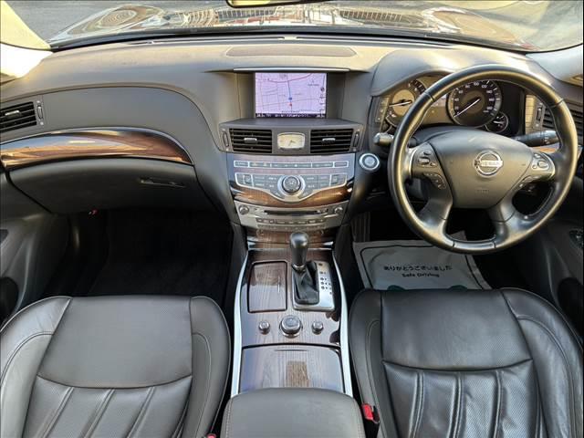 フーガハイブリッド ＶＩＰ　純正ＨＤＤナビ　フルセグＴＶ　バックカメラ　ＥＴＣ　本革シート　シートエアコン　禁煙車　レーダークルーズコントロール　シートヒーター　パワーシート　Ｂｌｕｅｔｏｏｔｈ　フルセグＴＶ　ＨＩＤヘッドライト（3枚目）