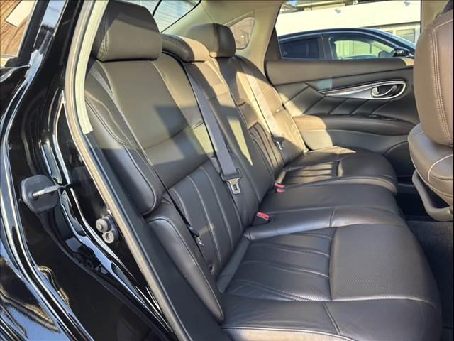 フーガハイブリッド ＶＩＰ　純正ＨＤＤナビ　フルセグＴＶ　バックカメラ　ＥＴＣ　本革シート　シートエアコン　禁煙車　レーダークルーズコントロール　シートヒーター　パワーシート　Ｂｌｕｅｔｏｏｔｈ　フルセグＴＶ　ＨＩＤヘッドライト（9枚目）