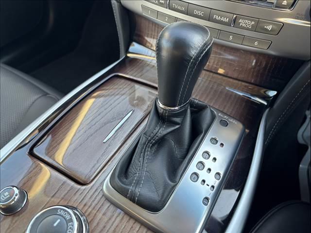 フーガハイブリッド ＶＩＰ　純正ＨＤＤナビ　フルセグＴＶ　バックカメラ　ＥＴＣ　本革シート　シートエアコン　禁煙車　レーダークルーズコントロール　シートヒーター　パワーシート　Ｂｌｕｅｔｏｏｔｈ　フルセグＴＶ　ＨＩＤヘッドライト（38枚目）