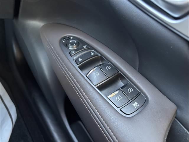 フーガハイブリッド ＶＩＰ　純正ＨＤＤナビ　フルセグＴＶ　バックカメラ　ＥＴＣ　本革シート　シートエアコン　禁煙車　レーダークルーズコントロール　シートヒーター　パワーシート　Ｂｌｕｅｔｏｏｔｈ　フルセグＴＶ　ＨＩＤヘッドライト（44枚目）