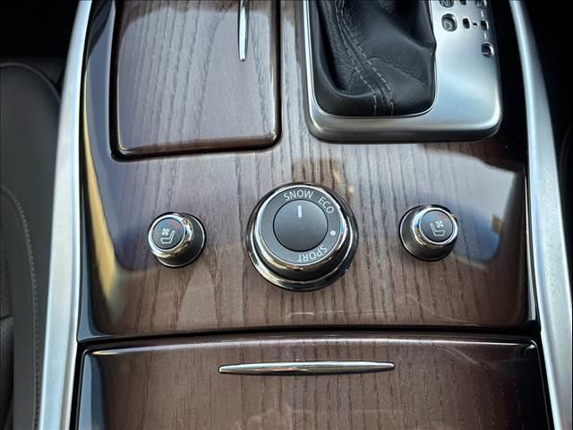 フーガハイブリッド ＶＩＰ　純正ＨＤＤナビ　フルセグＴＶ　バックカメラ　ＥＴＣ　本革シート　シートエアコン　禁煙車　レーダークルーズコントロール　シートヒーター　パワーシート　Ｂｌｕｅｔｏｏｔｈ　フルセグＴＶ　ＨＩＤヘッドライト（45枚目）