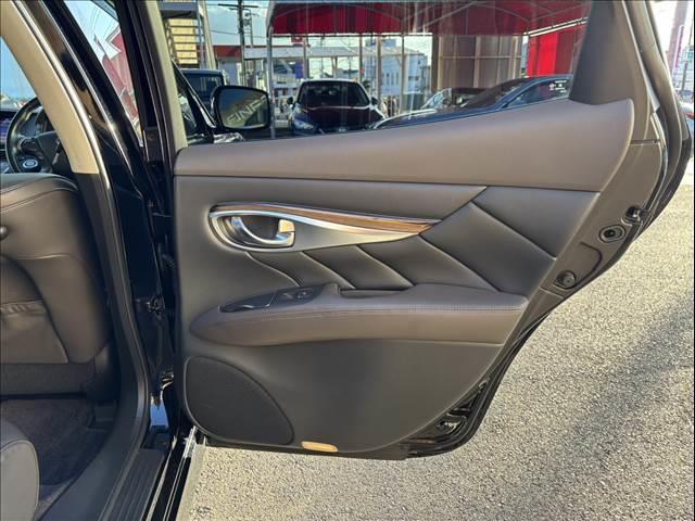 フーガハイブリッド ＶＩＰ　純正ＨＤＤナビ　フルセグＴＶ　バックカメラ　ＥＴＣ　本革シート　シートエアコン　禁煙車　レーダークルーズコントロール　シートヒーター　パワーシート　Ｂｌｕｅｔｏｏｔｈ　フルセグＴＶ　ＨＩＤヘッドライト（63枚目）