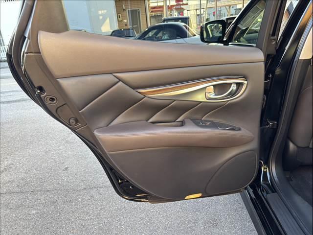 フーガハイブリッド ＶＩＰ　純正ＨＤＤナビ　フルセグＴＶ　バックカメラ　ＥＴＣ　本革シート　シートエアコン　禁煙車　レーダークルーズコントロール　シートヒーター　パワーシート　Ｂｌｕｅｔｏｏｔｈ　フルセグＴＶ　ＨＩＤヘッドライト（69枚目）