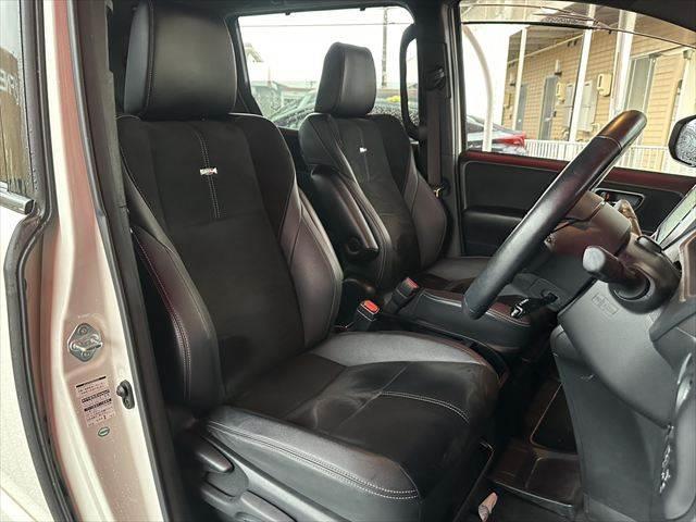 ノア Ｓｉ　ＧＲスポーツ　ユーザー買取車　純正１０インチナビ　フルセグＴＶ　フリップダウンモニター　バックカメラ　ＥＴＣ　両側パワースライドドア　衝突軽減ブレーキ　Ｂｌｕｅｔｏｏｔｈ　ハーフレザーシート　禁煙車（9枚目）