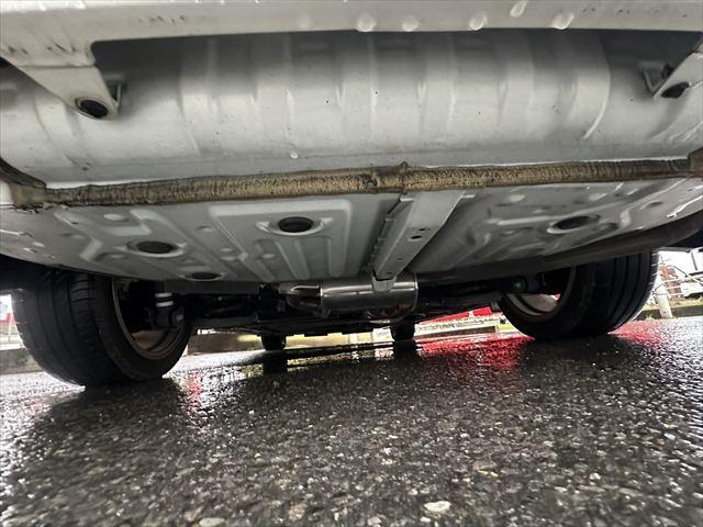 ノア Ｓｉ　ＧＲスポーツ　ユーザー買取車　純正１０インチナビ　フルセグＴＶ　フリップダウンモニター　バックカメラ　ＥＴＣ　両側パワースライドドア　衝突軽減ブレーキ　Ｂｌｕｅｔｏｏｔｈ　ハーフレザーシート　禁煙車（35枚目）