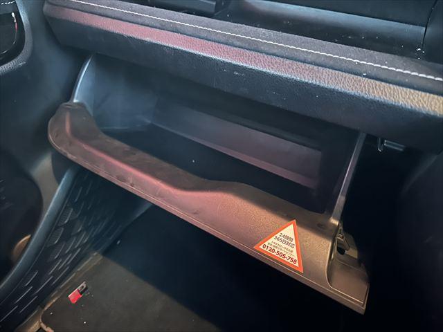 ノア Ｓｉ　ＧＲスポーツ　ユーザー買取車　純正１０インチナビ　フルセグＴＶ　フリップダウンモニター　バックカメラ　ＥＴＣ　両側パワースライドドア　衝突軽減ブレーキ　Ｂｌｕｅｔｏｏｔｈ　ハーフレザーシート　禁煙車（48枚目）