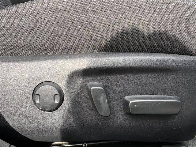 マークＸ ２５０Ｇ　Ｓパッケージ　純正ＳＤナビ　クルーズコントロール　パワーシート　ＬＥＤヘッドライト　禁煙車　フルセグＴＶ　Ｂｌｕｅｔｏｏｔｈ対応　盗難防止装置　スマートキー　純正１８インチアルミホイール　ＤＶＤ再生　ＣＤ再生（44枚目）