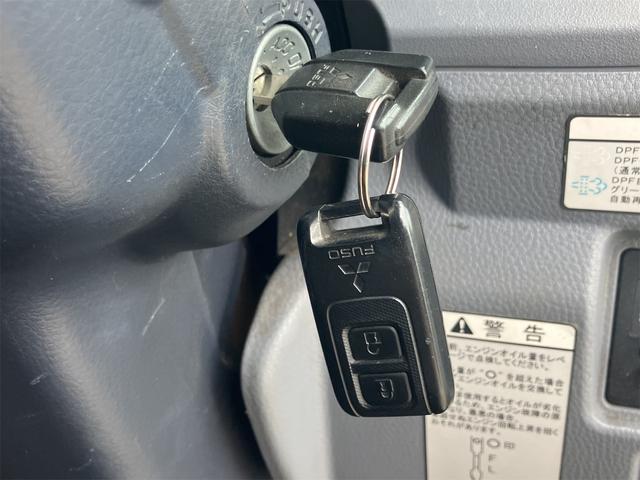 キャンター 　クレーン車　ＭＴ　ナビ　ＴＶ　バックカメラ　キーレスエントリー　電動格納ミラー　ＡＢＳ　エアコン　パワーウィンドウ　運転席エアバッグ　ＣＤ　ＵＳＢ　Ｂｌｕｅｔｏｏｔｈ（10枚目）